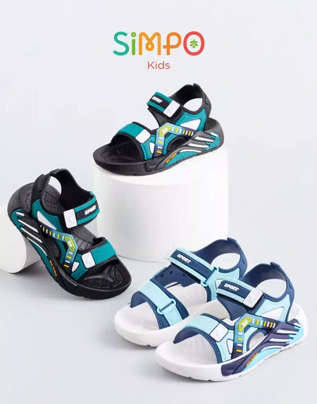 Um par de sandálias infantis de verão unissex com fundo macio sapatos casuais de praia para estudantes da escola primária