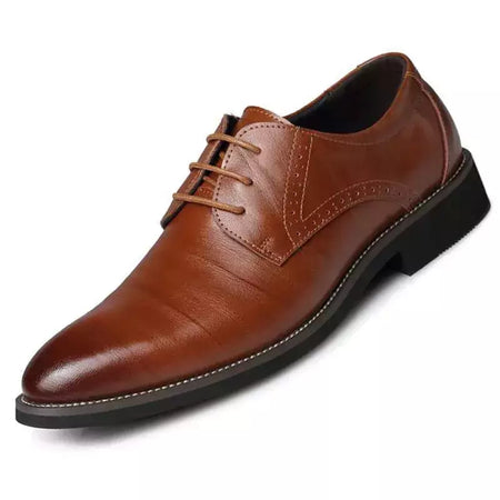 Sapatos masculinos de couro casual, sapatos luxuosos, sapatos sociais masculinos, designer britânico de ponta pontiagudos, marrom suave, negócios de casamento