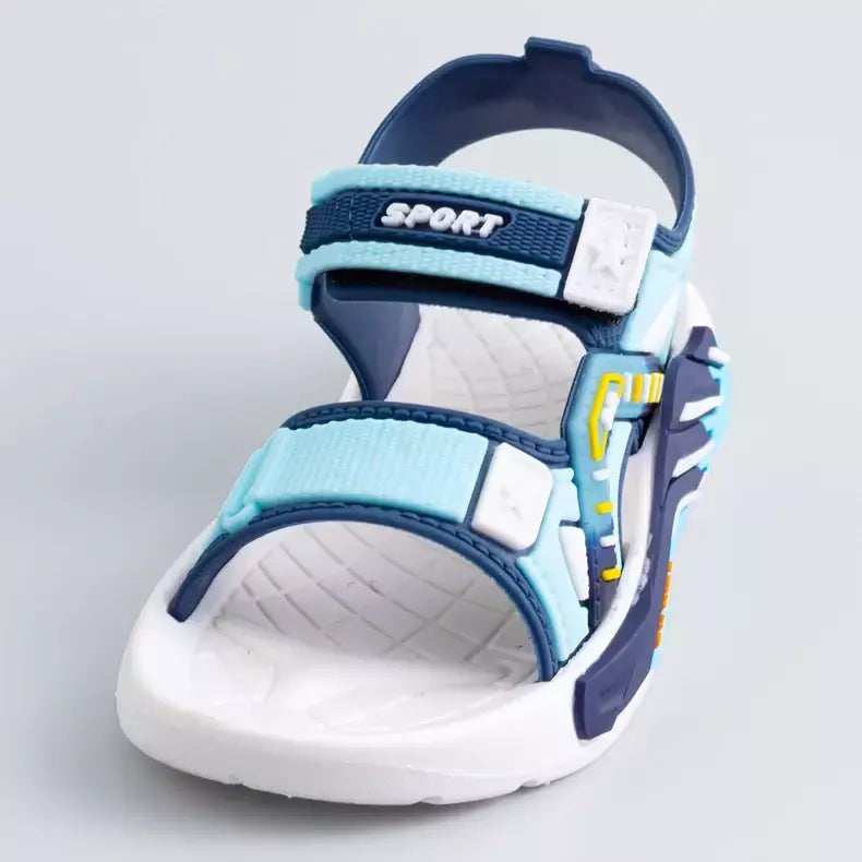 Um par de sandálias infantis de verão unissex com fundo macio sapatos casuais de praia para estudantes da escola primária