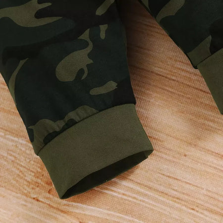 Conjunto de roupas para bebês recém-nascidos de 0 a 18 meses, estampa de letras, body de manga curta + calças camufladas + chapéu, 3 peças, roupas de verão para meninos
