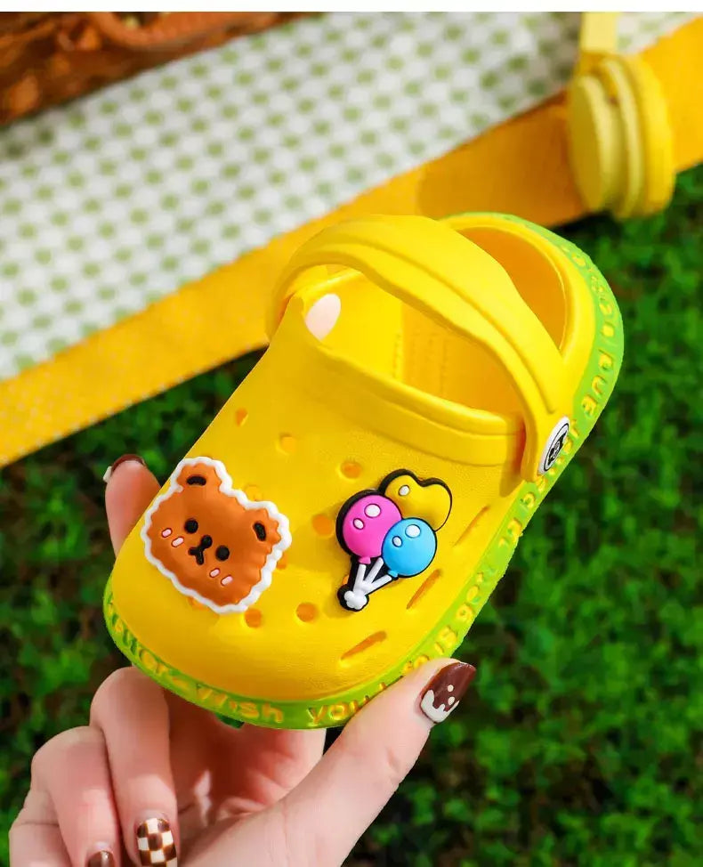 Verão crianças sapatos sandálias buraco sapatos infantis chinelos macio anti-skid design dos desenhos animados buraco sapatos de bebê praia de areia para meninos meninas