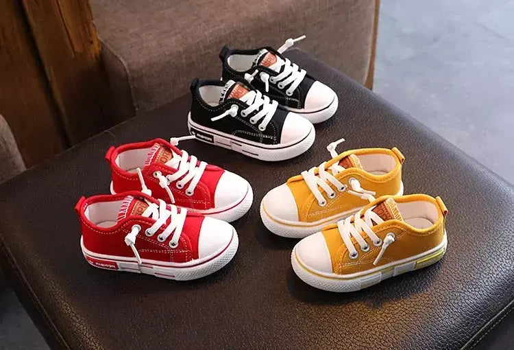 Sapatos canva de cano baixo infantil 2025 primavera novo estilo branco doce cor masculino feminino infantil pai-filho sapatos de tabuleiro