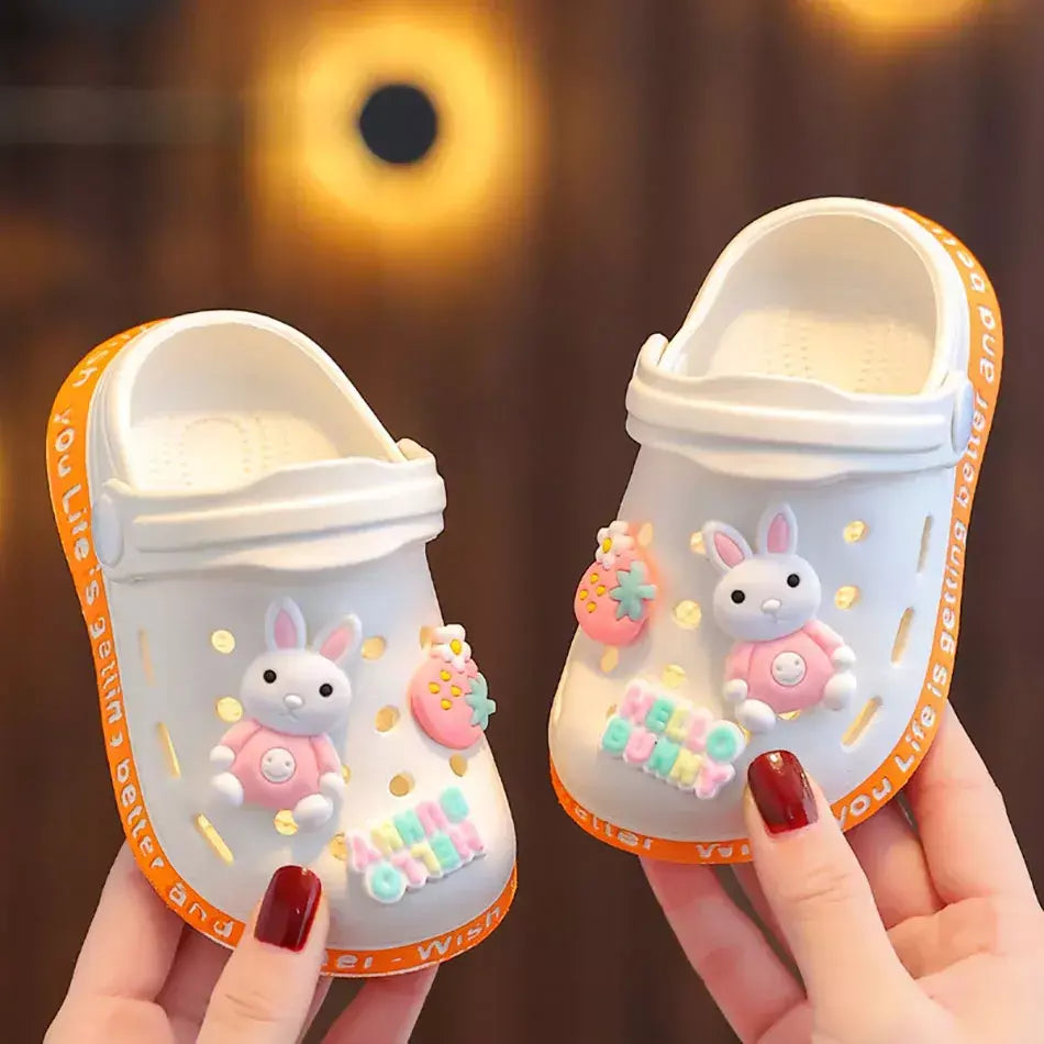Verão dos desenhos animados coelho urso respirável crianças indoor tamancos sapatos com buracos antiderrapantes unisex chinelos de sola macia crianças sandálias