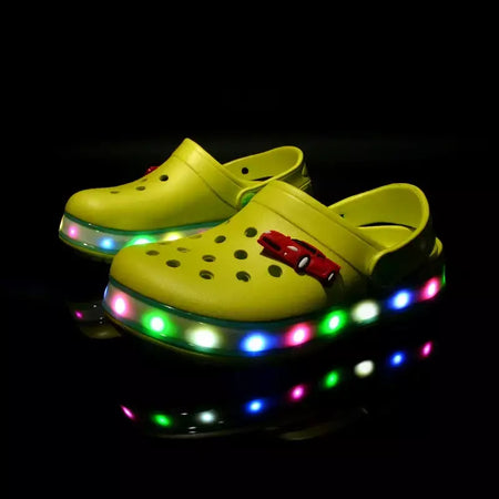 Verão crianças buraco sandálias led iluminado piscando sapatos de luz meninos meninas sandálias de praia crianças respirável moda tênis