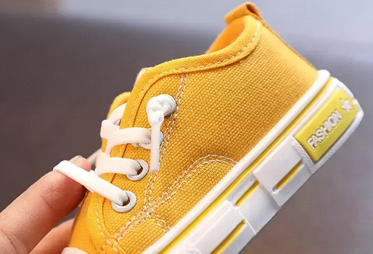 Sapatos canva de cano baixo infantil 2025 primavera novo estilo branco doce cor masculino feminino infantil pai-filho sapatos de tabuleiro