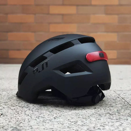 Pjt novo capacete de ciclismo em molde mountain road usb recarregável luz da cauda capacete da bicicleta esportes seguro chapéu mtb ciclismo capacete