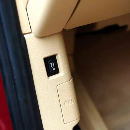 Interior do carro OBD Plug Tampa Guarnição Cap, Tampa do painel do pontapé, OBD2 Diagnóstico Plug Capa para BMW F25 X3 F26 X4 LHD, 51439190686, 51437243111