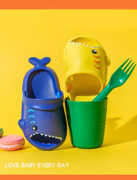 Crianças sandálias dos desenhos animados tubarão verão da criança meninos meninas sola macia sapatos de bebê chinelos antiderrapantes
