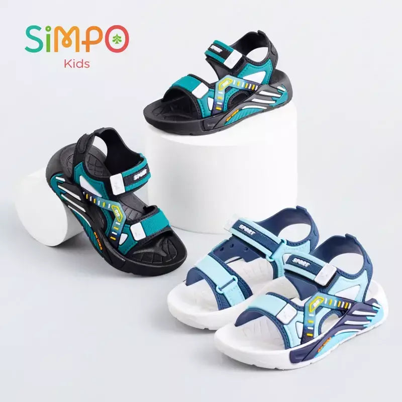 Um par de sandálias infantis de verão unissex com fundo macio sapatos casuais de praia para estudantes da escola primária