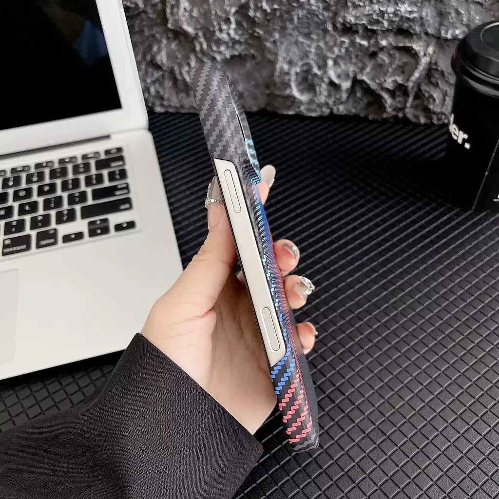Luxuly Aplicável a Apple 17proMax meio pacote de fibra de carbono padrão capa de telefone móvel iPhone16 Kevlar fosco 15 capa protetora